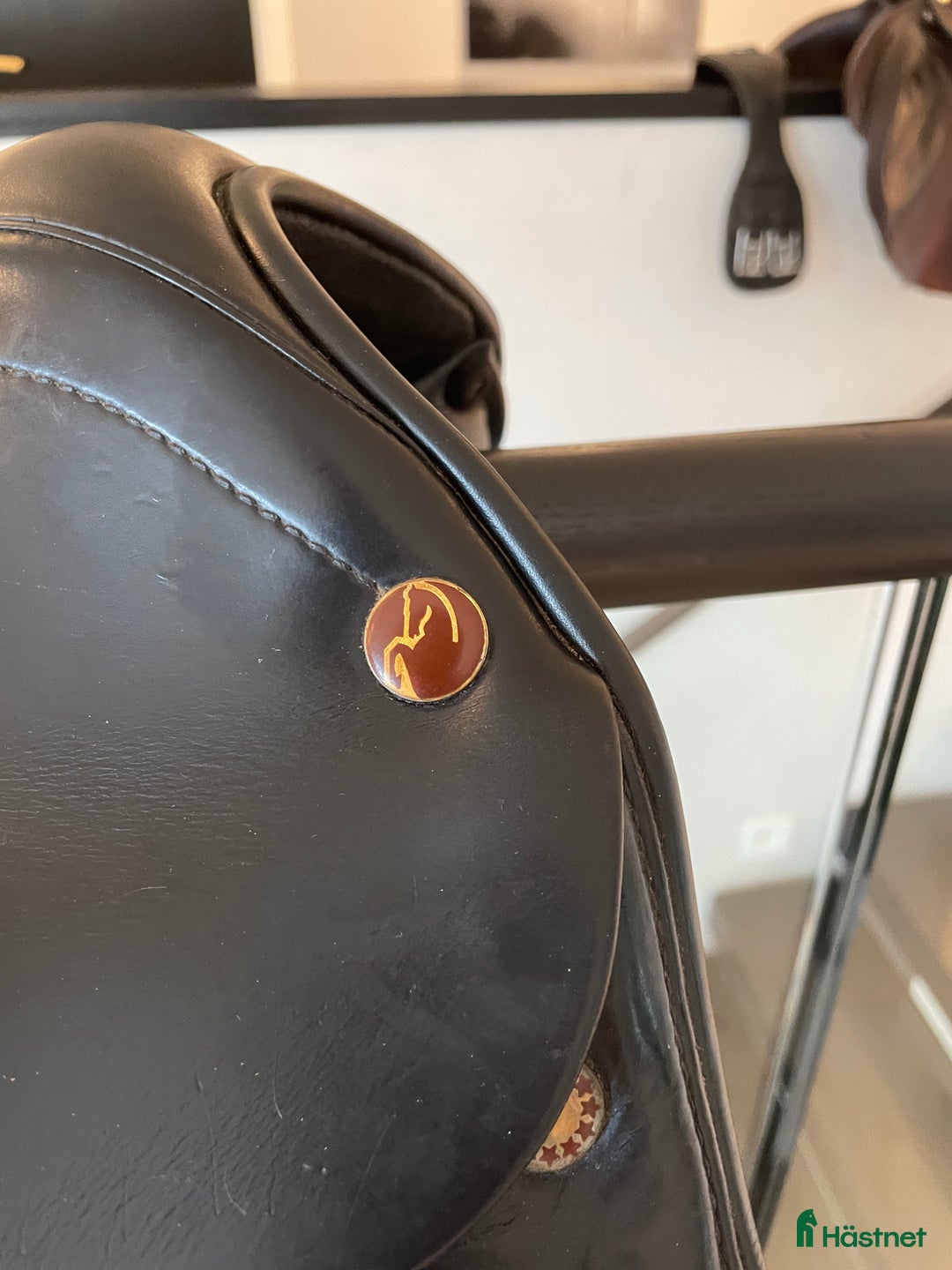 Sadlar hästutrustning till salu: Svart Prestige dressyrsadel i 16’ i Ekerö - Annons 3