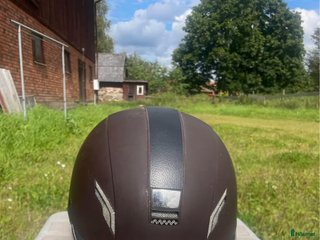 Hjälmar ryttarutrustning till salu: Brun ridhjälm säljes i Tävelsås - Annons 6