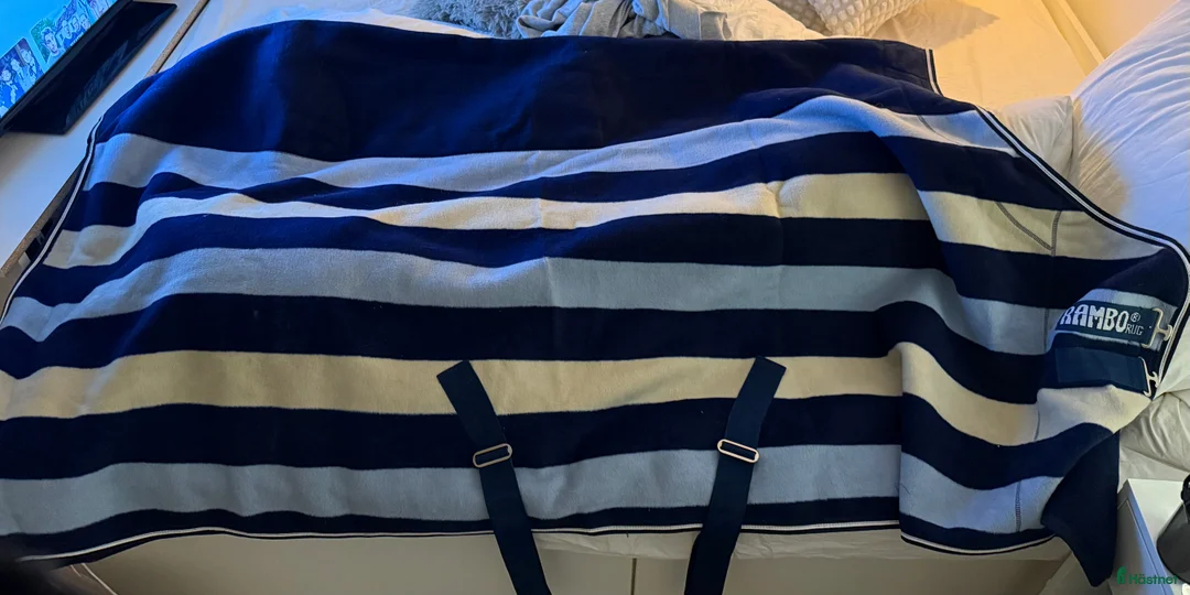 Täcken hästutrustning till salu: Rambo deluxe fleecetäcke  i Höllviken - Annons 1