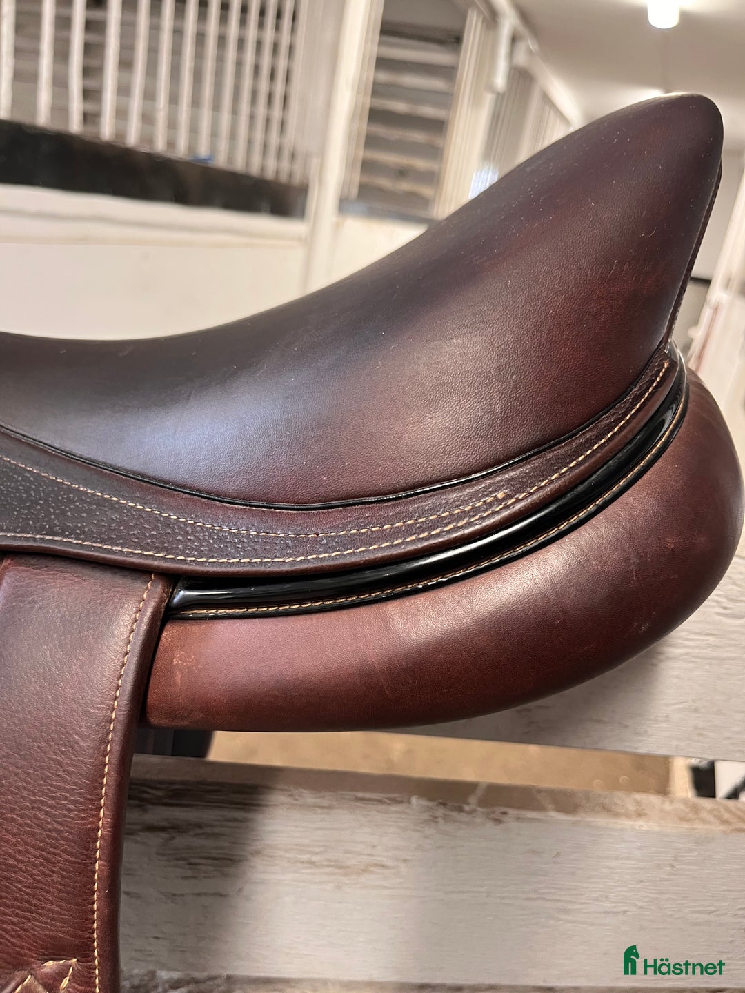 Sadlar hästutrustning till salu: Ikonic Elite Hoppsadel 17” i Forshaga - Annons 5