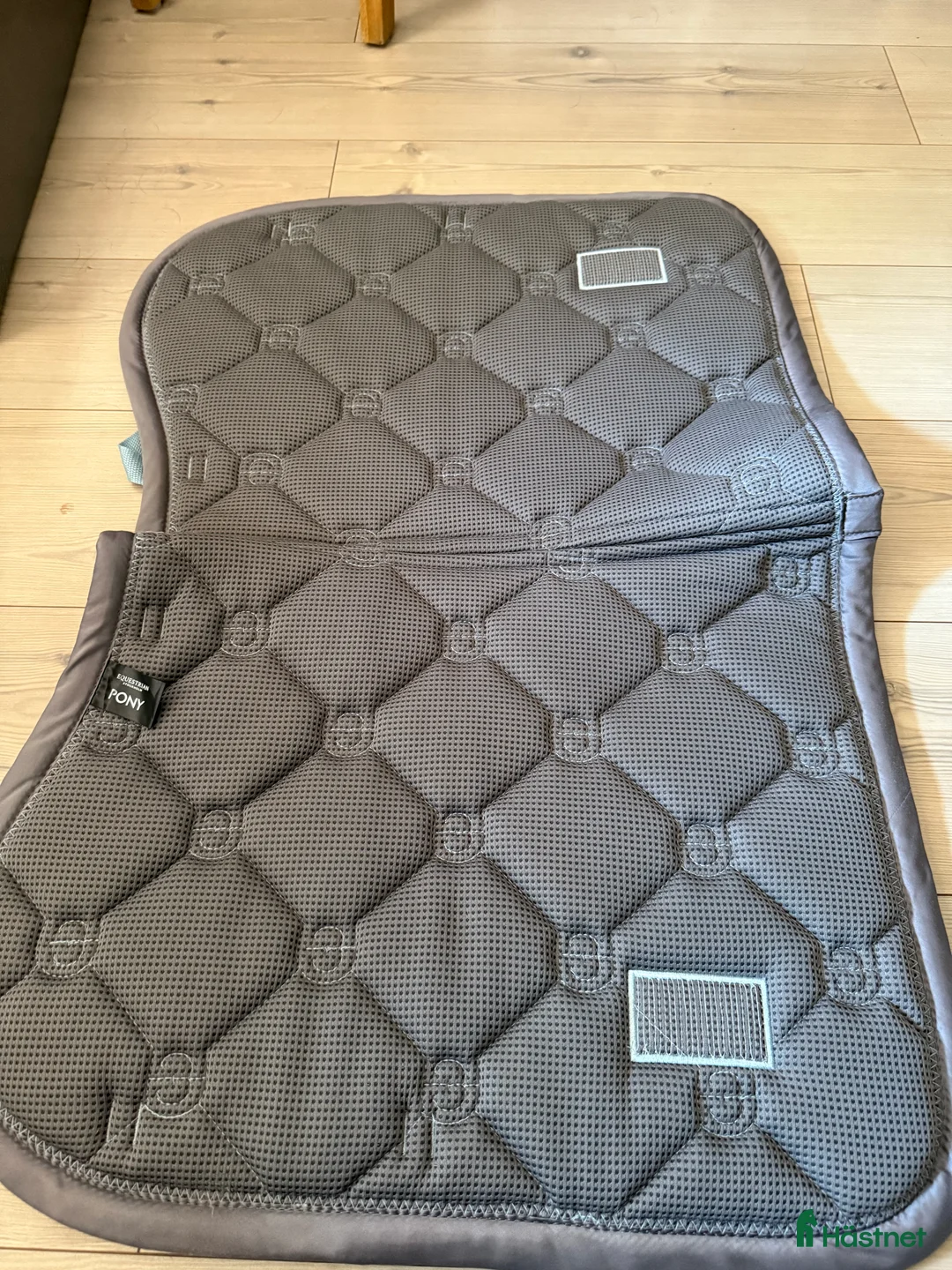 Schabrak & Vojlockar hästutrustning till salu: Equestrian Stockholm schabrak ponny i Brottby - Annons 3