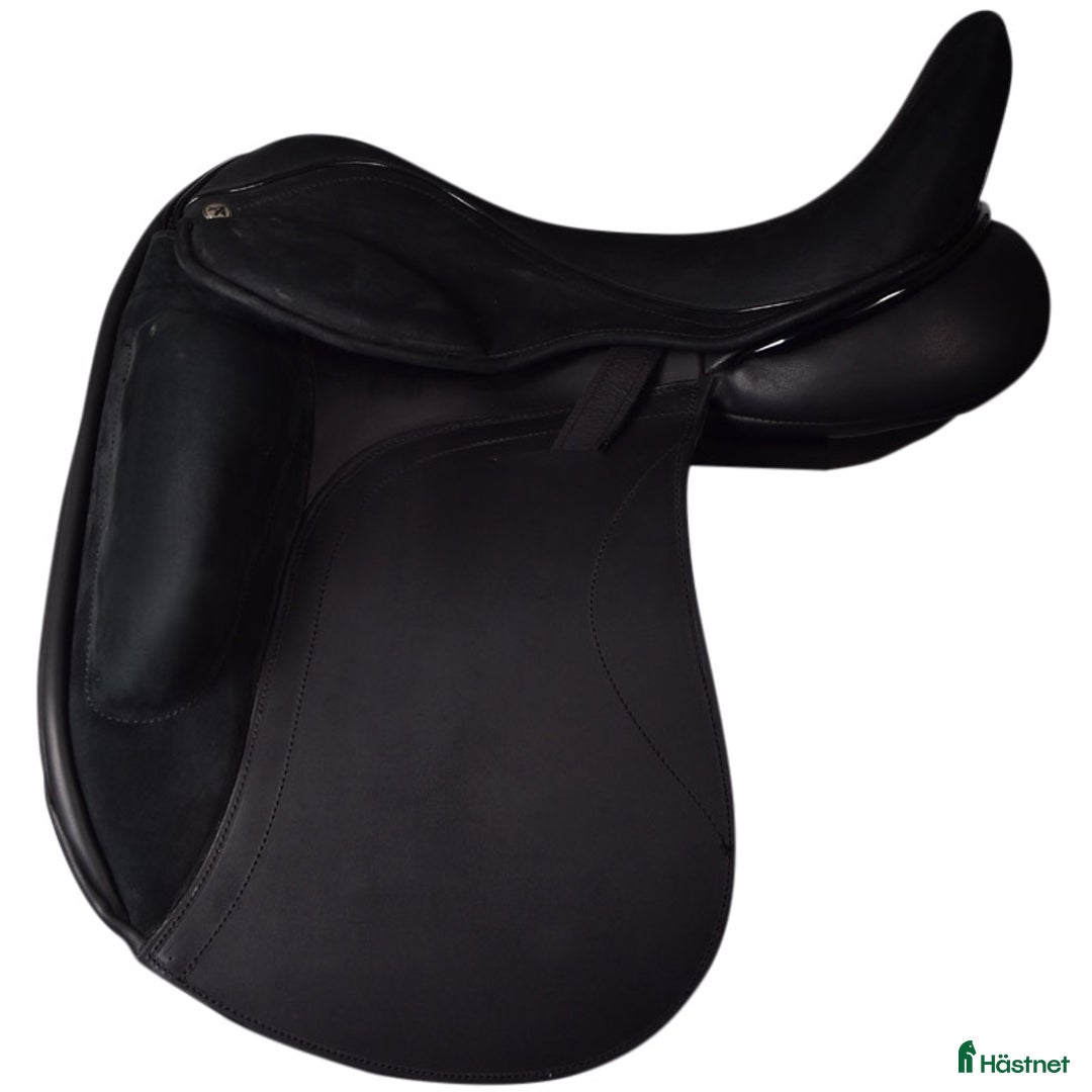 Sadlar hästutrustning till salu: Söker dressyrsadel i Norrfjärden - Annons 1