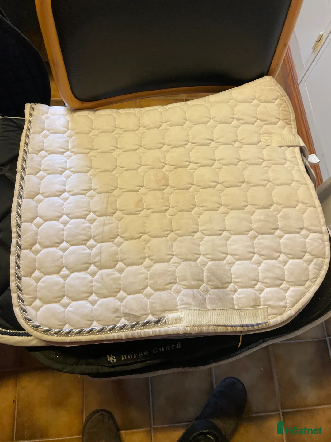 Schabrak & Vojlockar hästutrustning till salu: Fint dressyrschabrak  - Annons 1