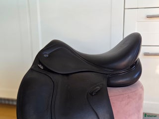 Sadlar hästutrustning till salu: Ikonic Light Hybrid 16" dressyr i Örebro - Annons 21