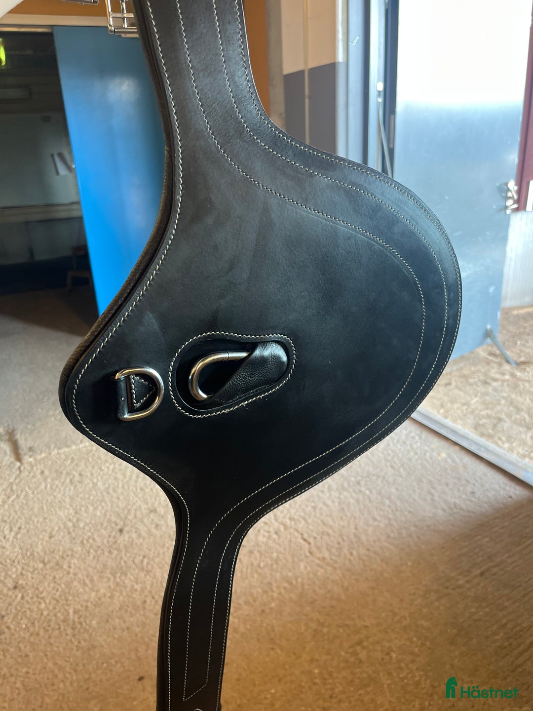 Sadeltillbehör hästutrustning till salu: Svart magplatta  i Piteå - Annons 3