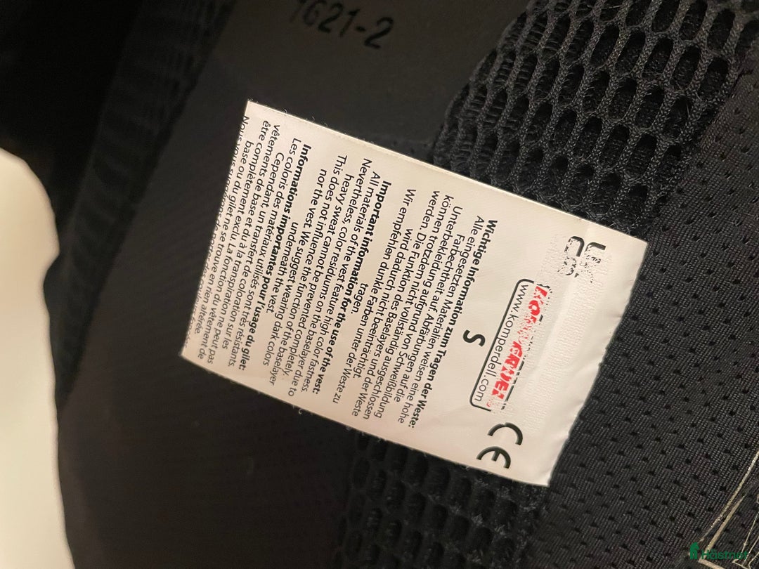 Säkerhetsvästar ryttarutrustning till salu: Komperdell ryggskydd/säkerhetsväst i Sollentuna - Annons 4