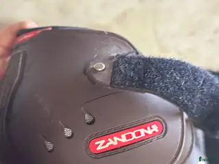 Benskydd hästutrustning till salu: Bakskydd från Zandona i Kimstad - Annons 2