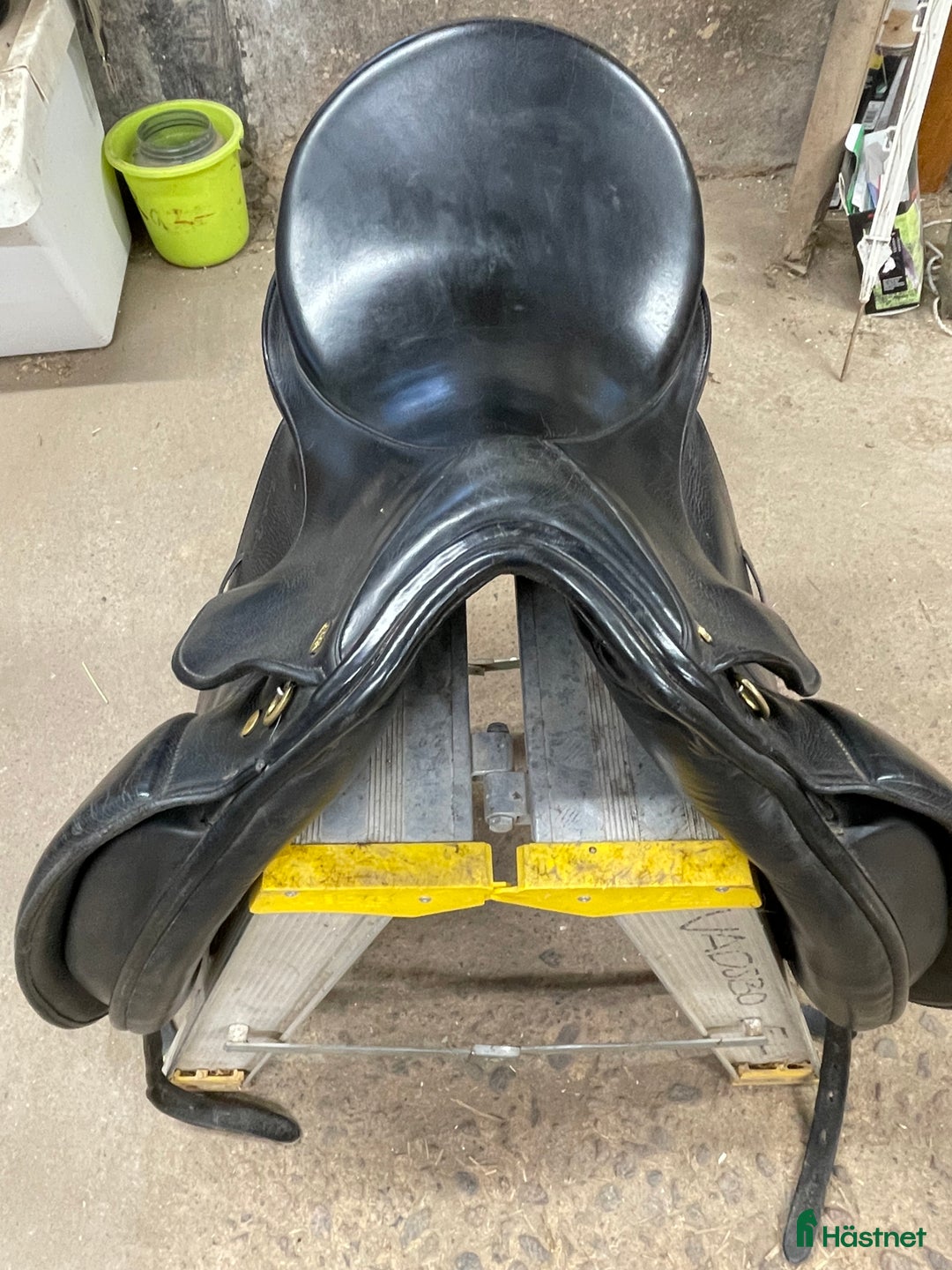 Sadlar hästutrustning till salu: Svart dressyrsadel Arthur deluxe  i Töreboda - Annons 3