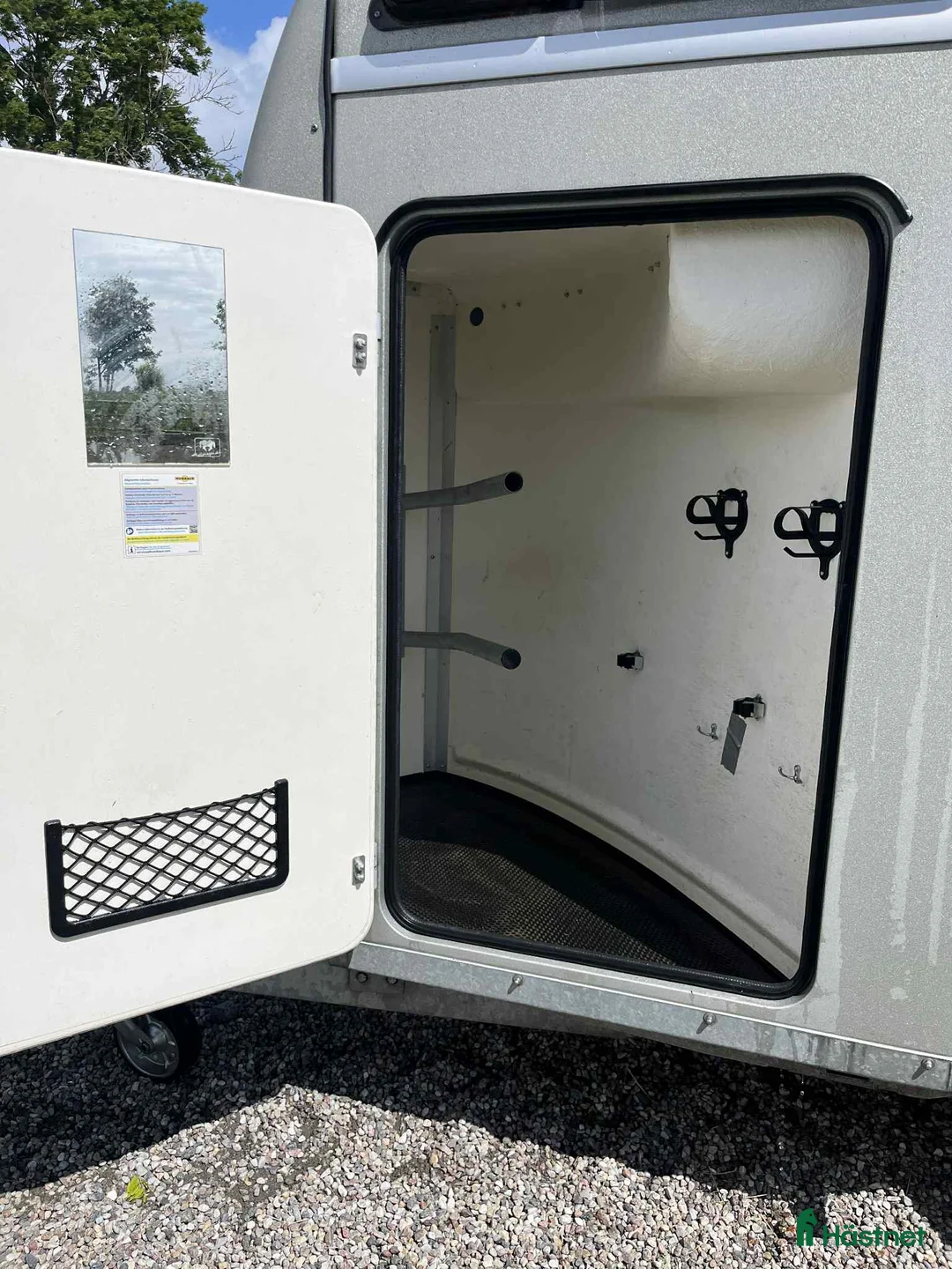 Hästtransporter  fordon & transport till salu: Mycket fin hästtransport med sadelkammare - Annons 5