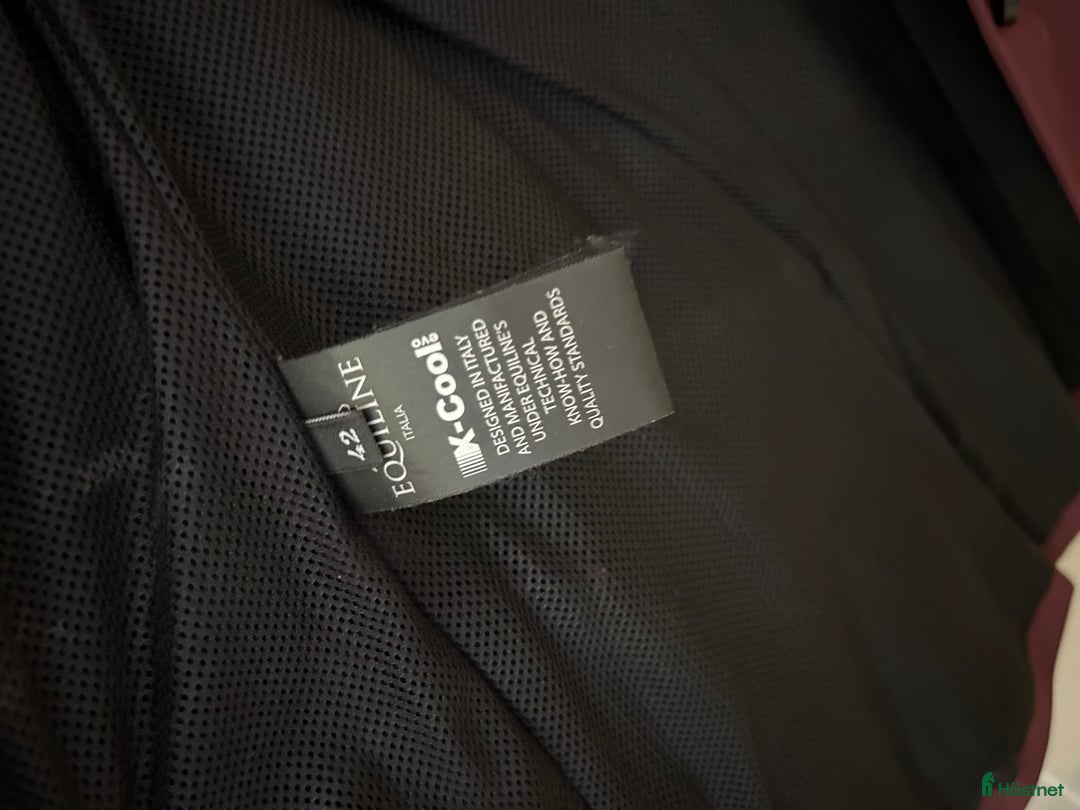 Jackor & Kavajer ryttarutrustning till salu: Vinröd equiline kavaj i Ytterby - Annons 3