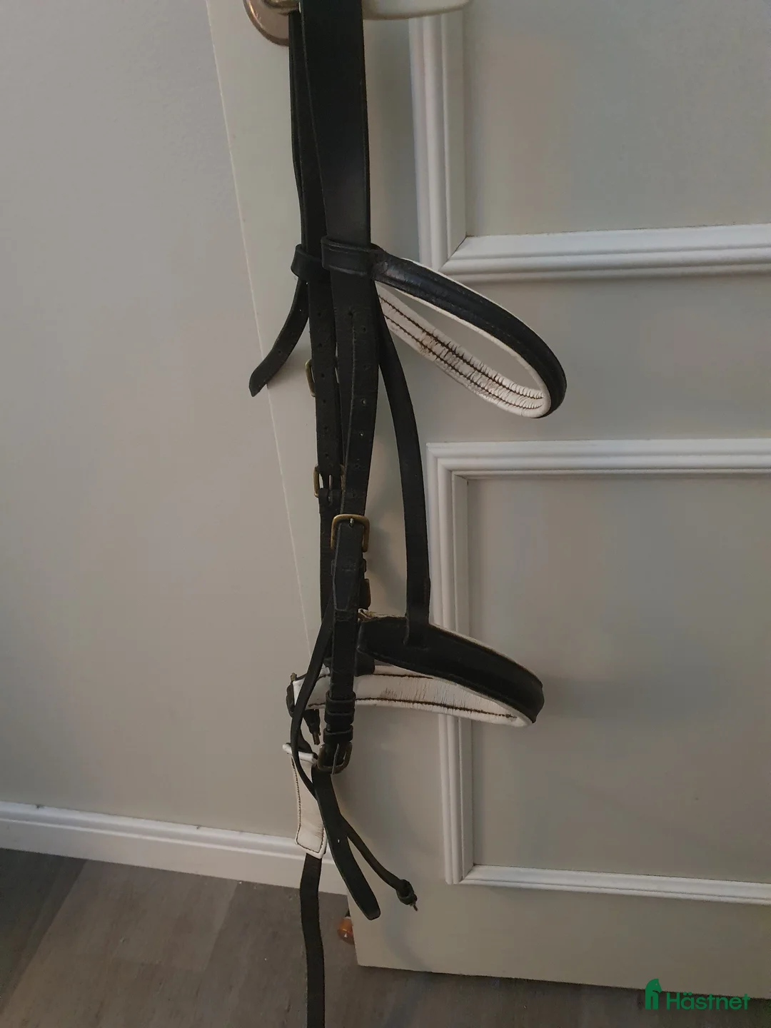 Träns hästutrustning till salu: Svart vitt träns - Annons 2