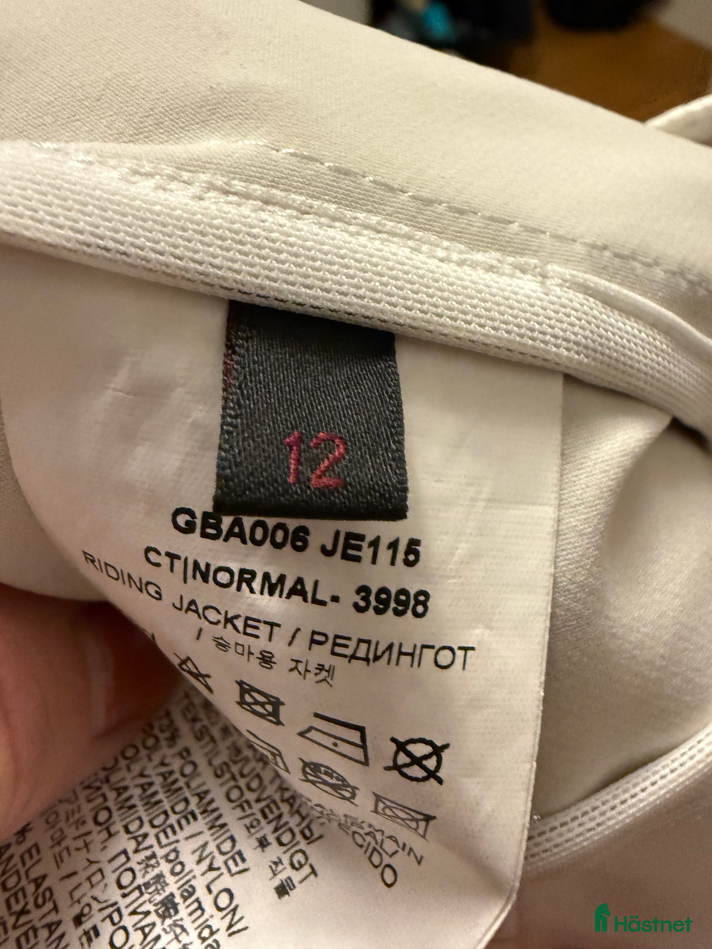 Jackor & Kavajer ryttarutrustning till salu: FIN TÄVLINGS KAVAJ i Härryda - Annons 4