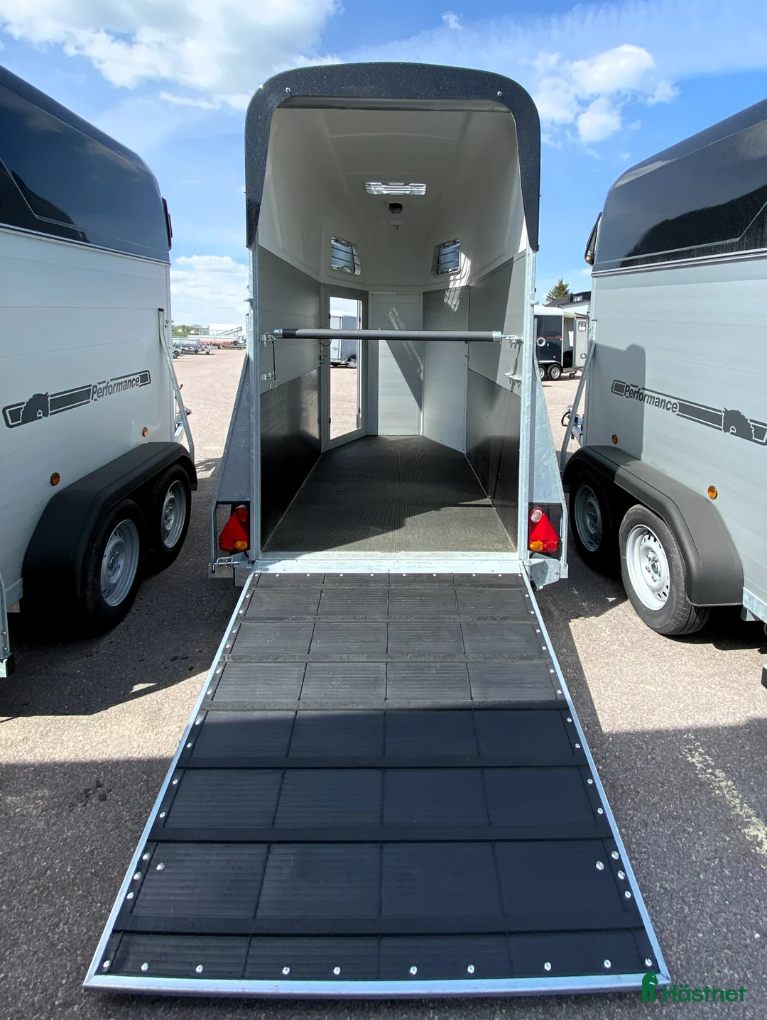 Hästtransporter  fordon & transport till salu: Henra 1,5-hästars med hög lastvikt i Kvicksund - Annons 11