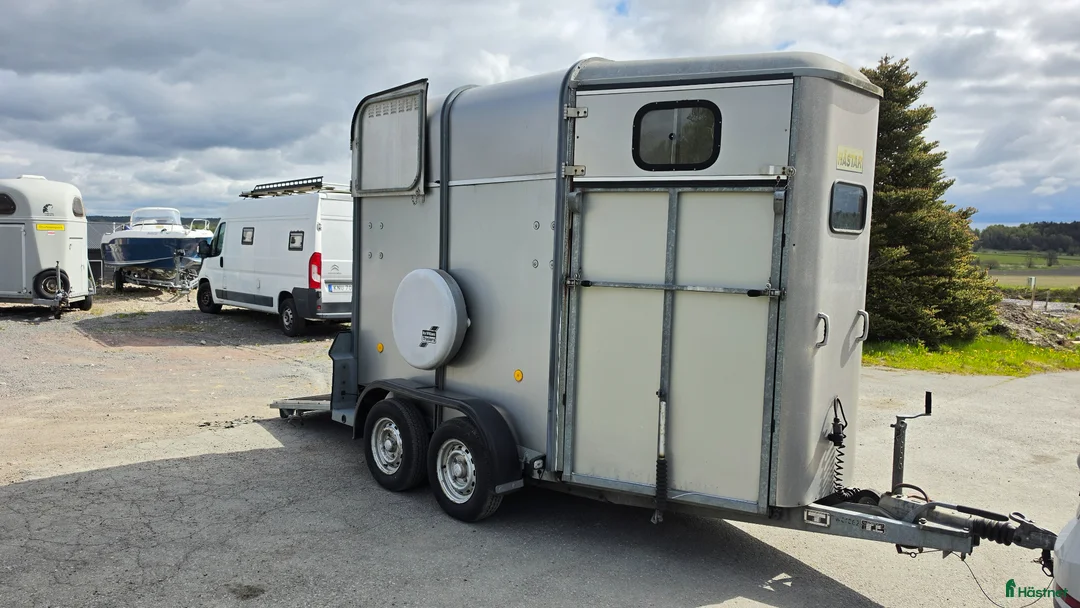 Hästtransporter  fordon & transport till salu: Fint aluminium släp - Annons 1