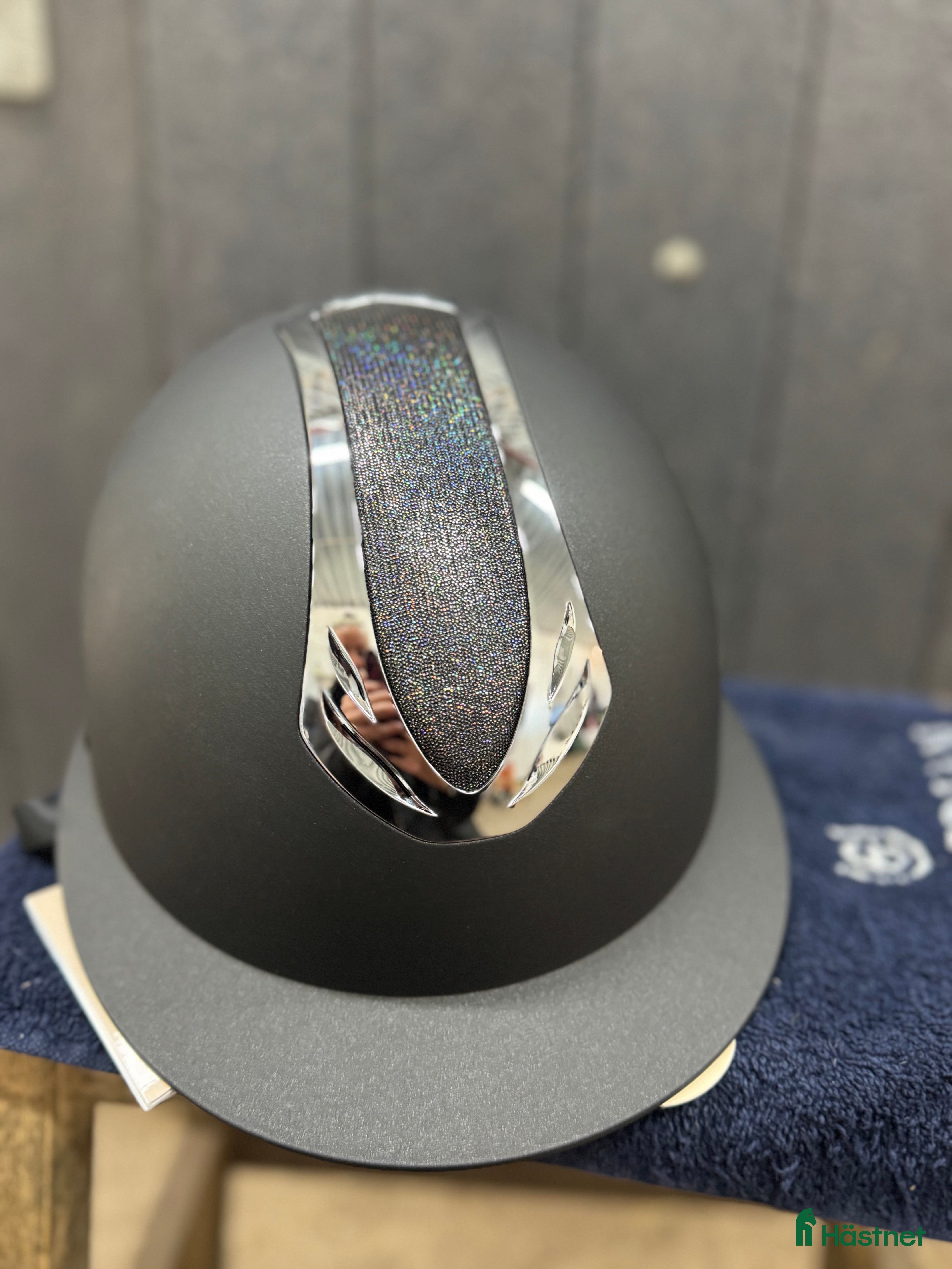 Hjälmar ryttarutrustning till salu: CRW hjälm helt ny  - Annons 2