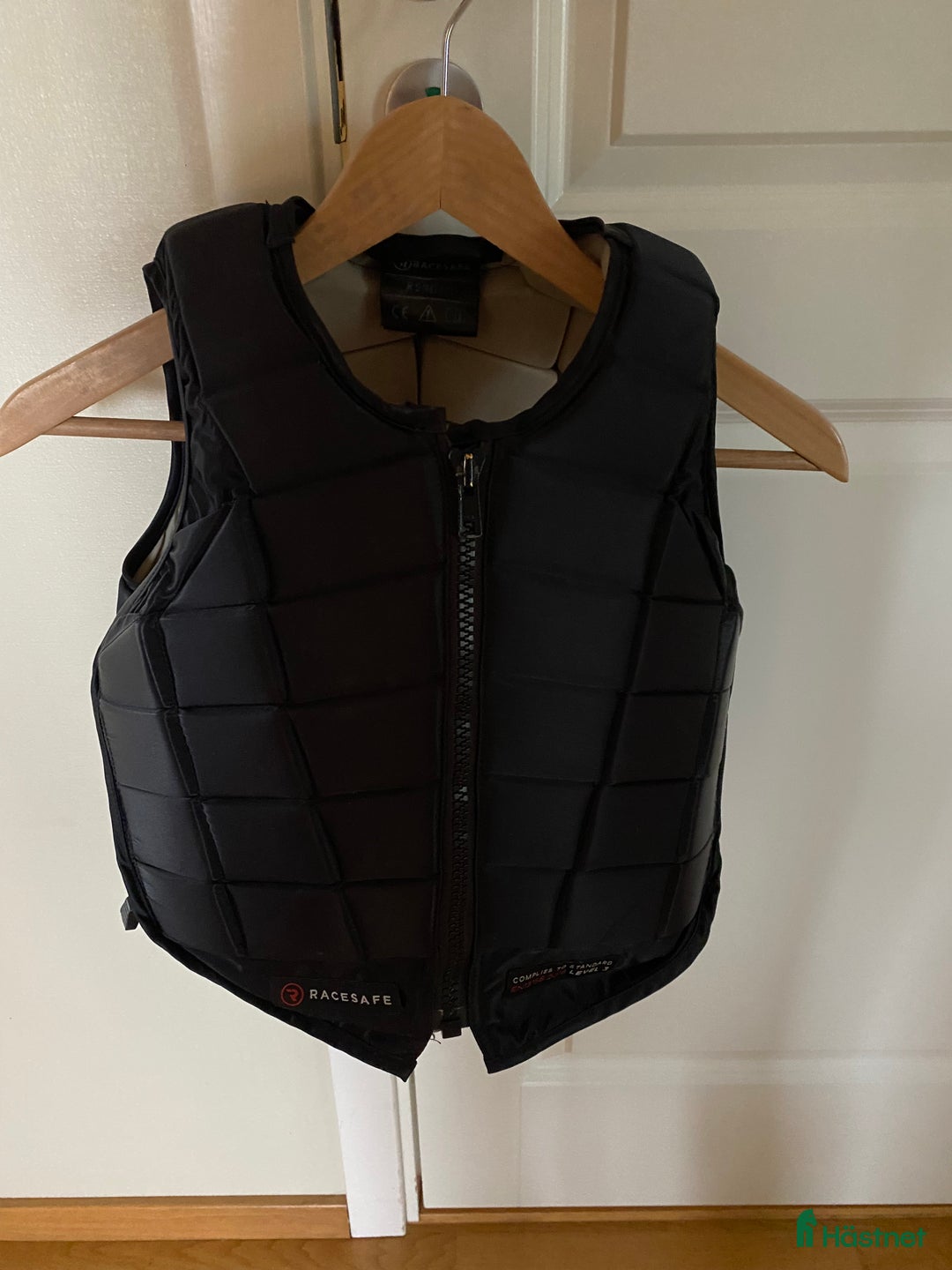 Säkerhetsvästar ryttarutrustning till salu: Fin Racesafe säkerhetsväst i Värnamo - Annons 1