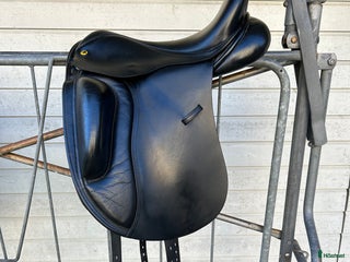Sadlar hästutrustning till salu: Dressyrsadel Anatomica1 17” i Karlshamn - Annons 2