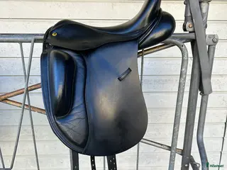Sadlar hästutrustning Dressyrsadel Anatomica1 17” i Karlshamn - Annons 8