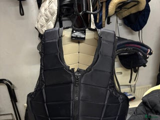 Säkerhetsvästar ryttarutrustning till salu: Race safe väst ! i Vallda - Annons 10