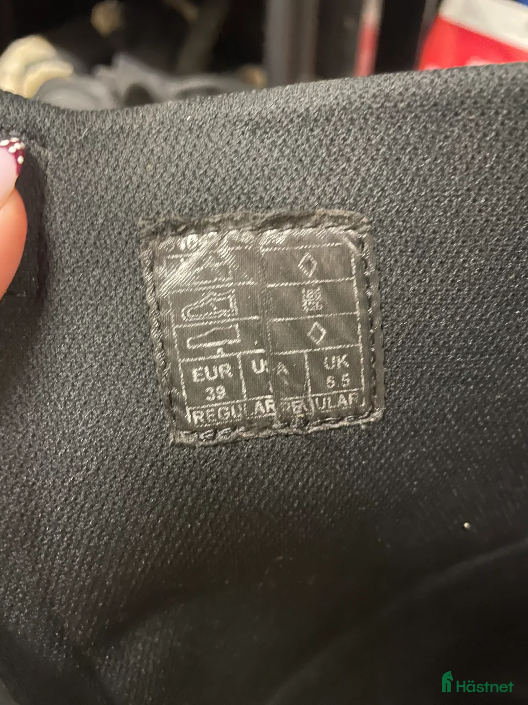 Ridstövlar ryttarutrustning till salu: Ridstövlar i Katrineholm - Annons 12