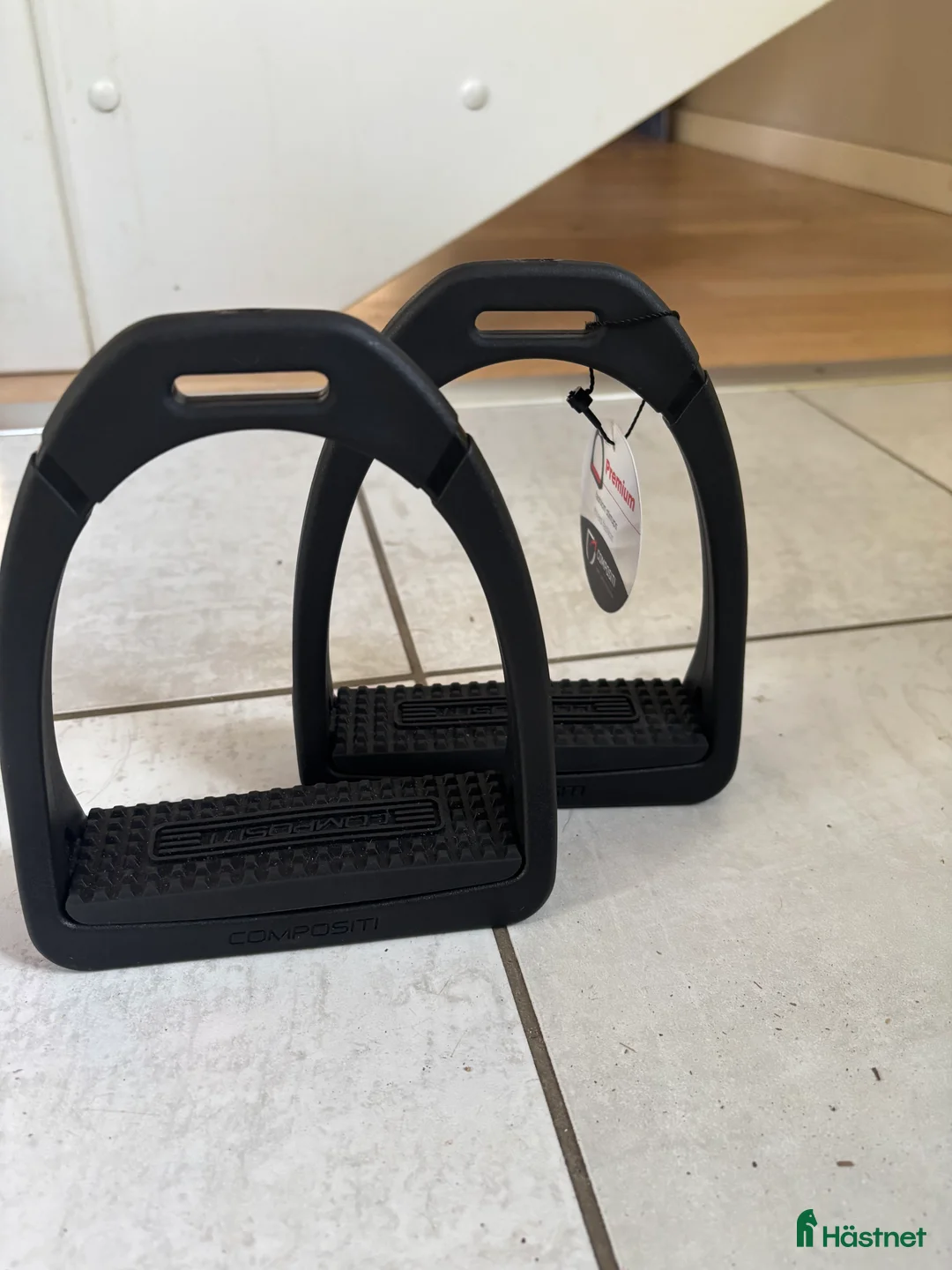 Stigbyglar hästutrustning till salu: Fina stigbyglar  i Härryda - Annons 1