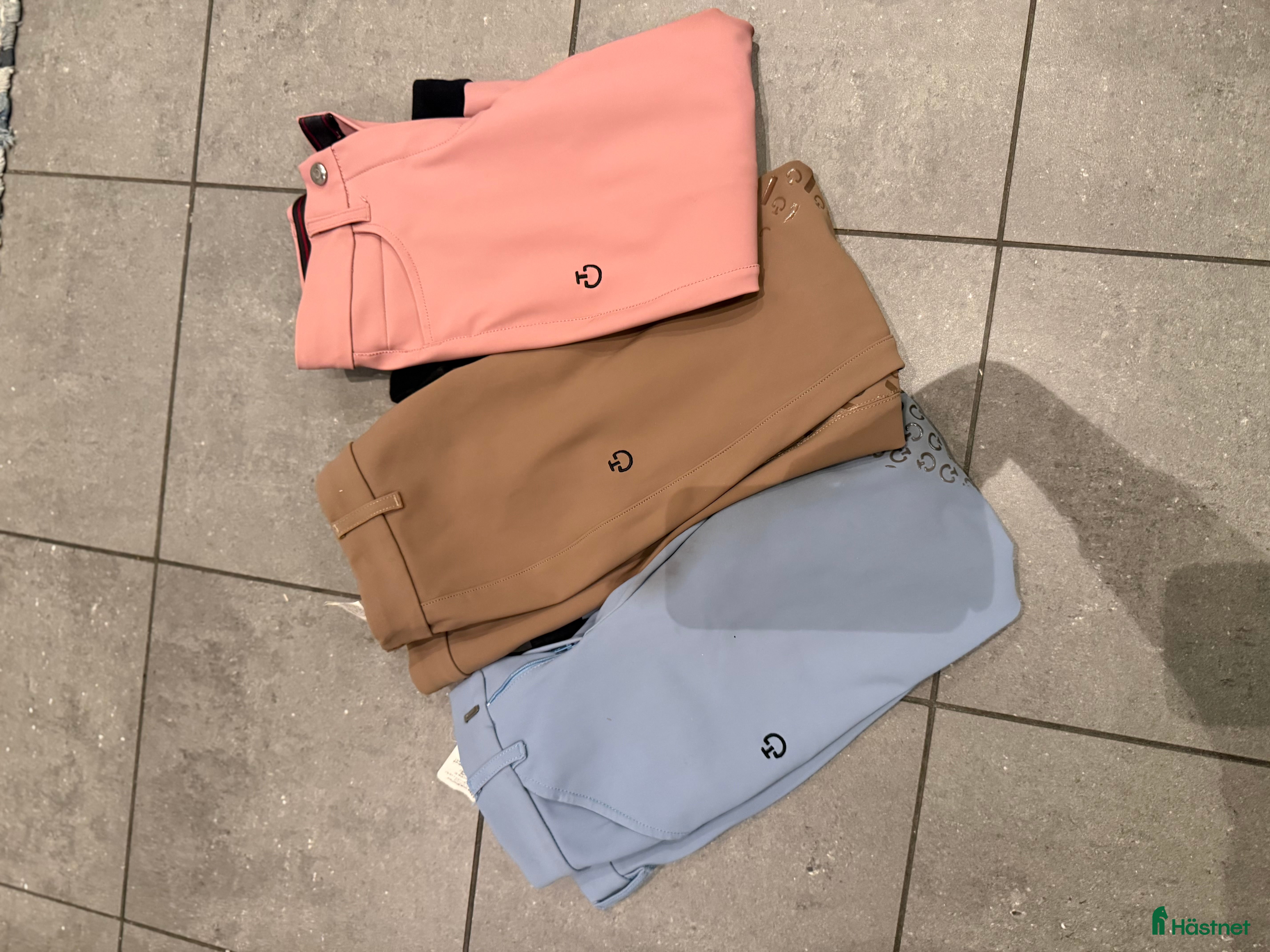 Ridbyxor ryttarutrustning till salu: Fina junior byxor  i Vaxholm - Annons 17