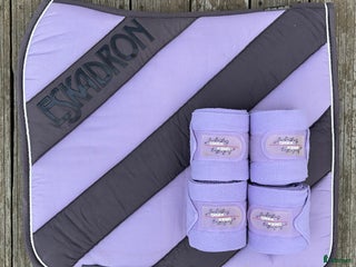 Schabrak & Vojlockar hästutrustning till salu: Lila Eskadron schabrak + lindor i Vallentuna - Annons 7