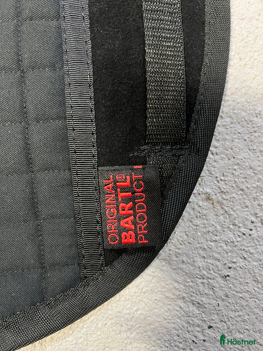 Schabrak & Vojlockar hästutrustning till salu: Nytt BARTL renskinnschabrak i Enköping - Annons 4