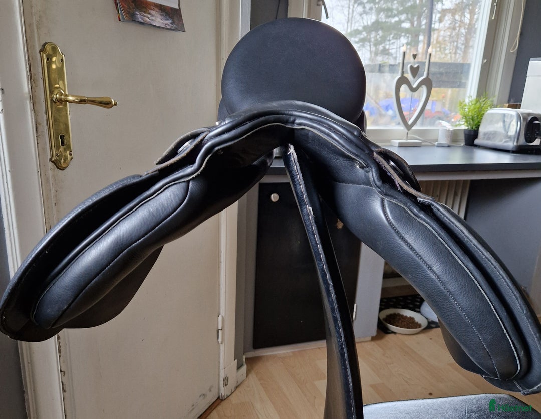 Sadlar hästutrustning till salu: Fairfield allround 16,5 svart i Ulrika - Annons 2