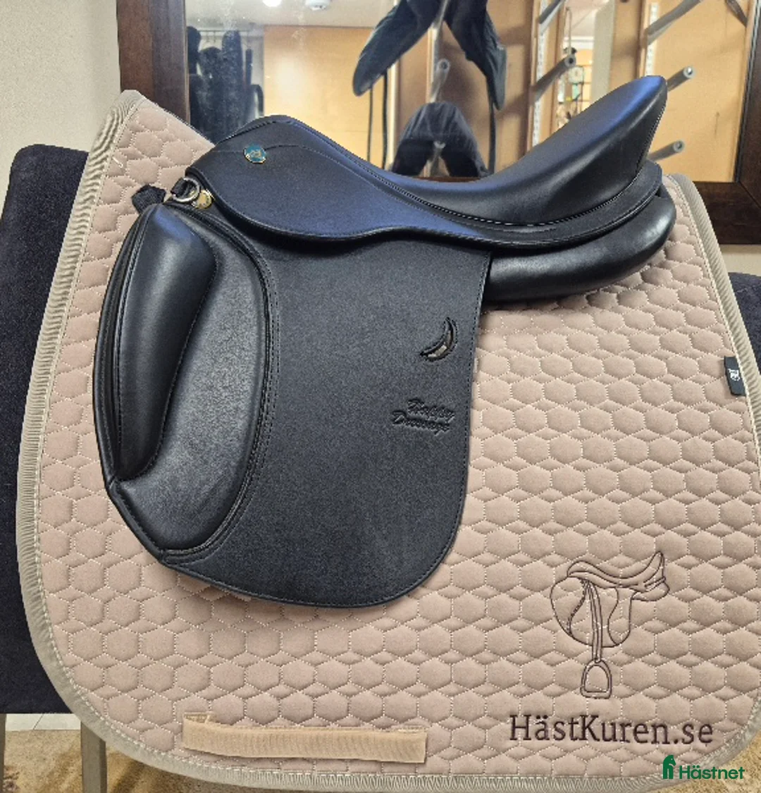 Sadlar hästutrustning till salu: Prestige Happy Dressage i Veberöd - Annons 3