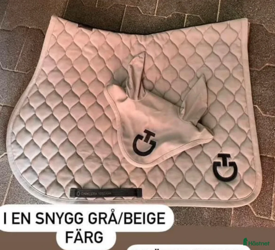 Schabrak & Vojlockar hästutrustning till salu: CT set huva och schabrak i Viken - Annons 1