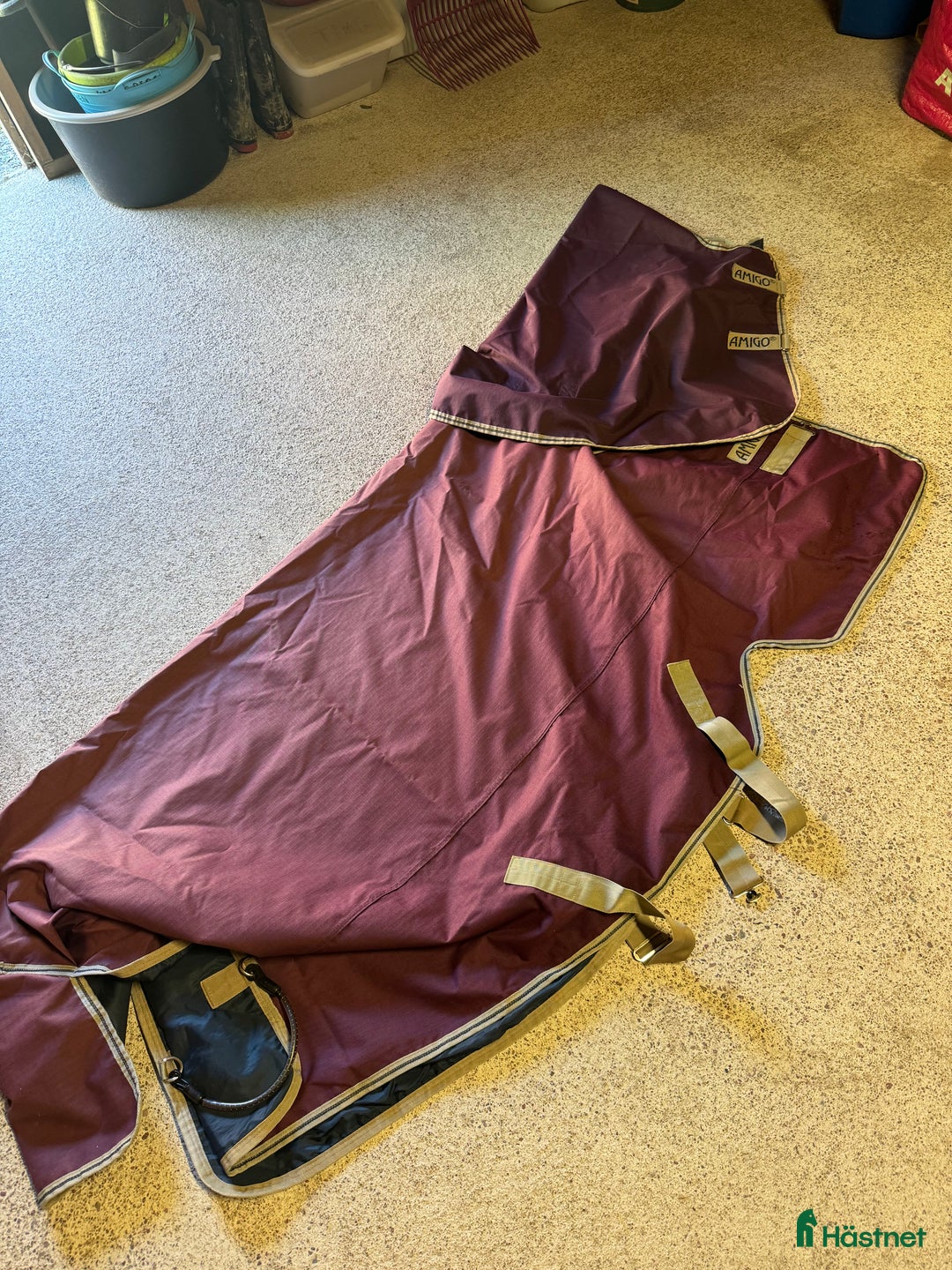 Täcken hästutrustning till salu: Amigo regntäcke 155 i Falun - Annons 1