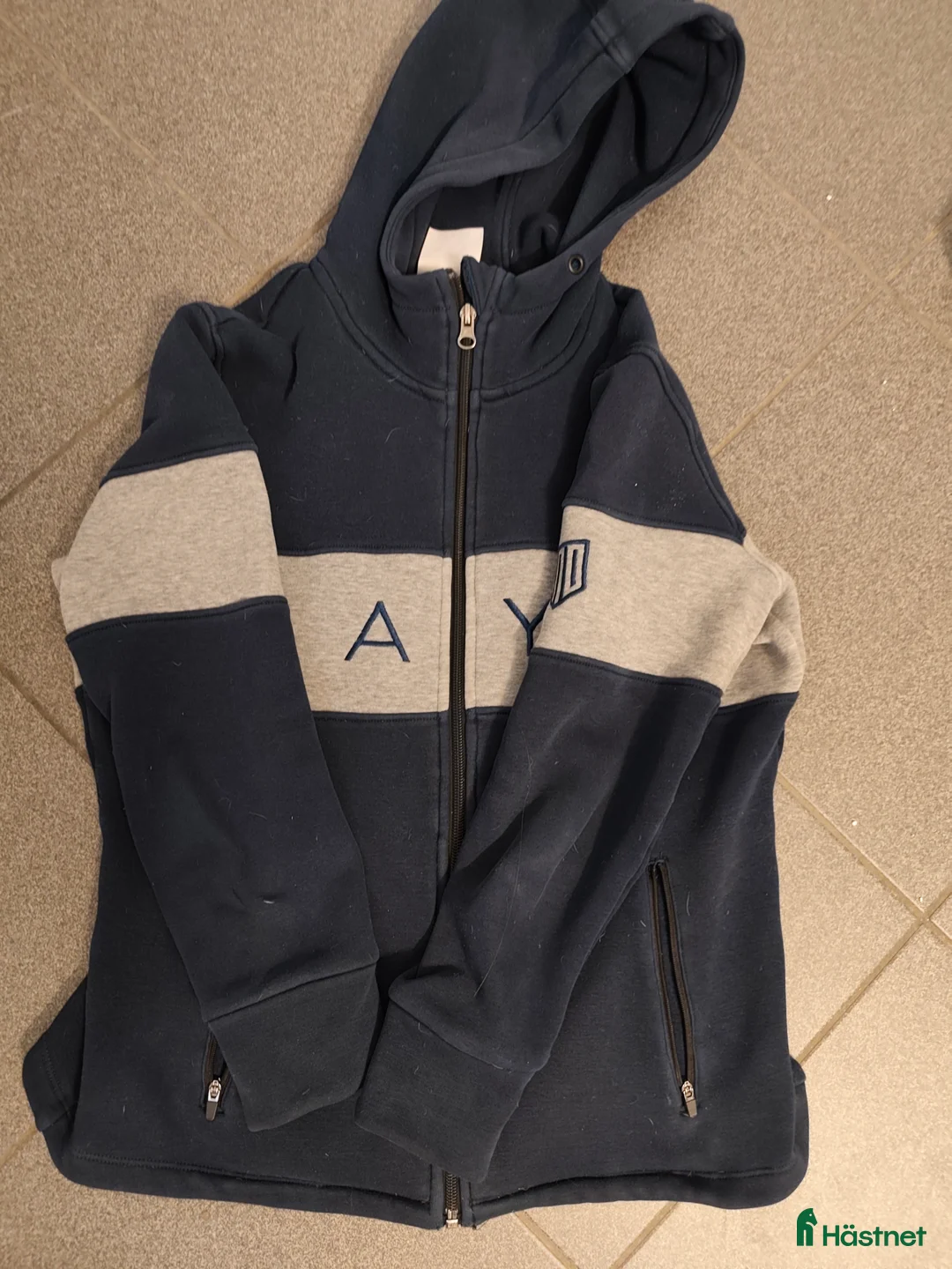 Övrigt Ridkläder ryttarutrustning till salu: Ziphood från Maya delorez strl S - Annons 1