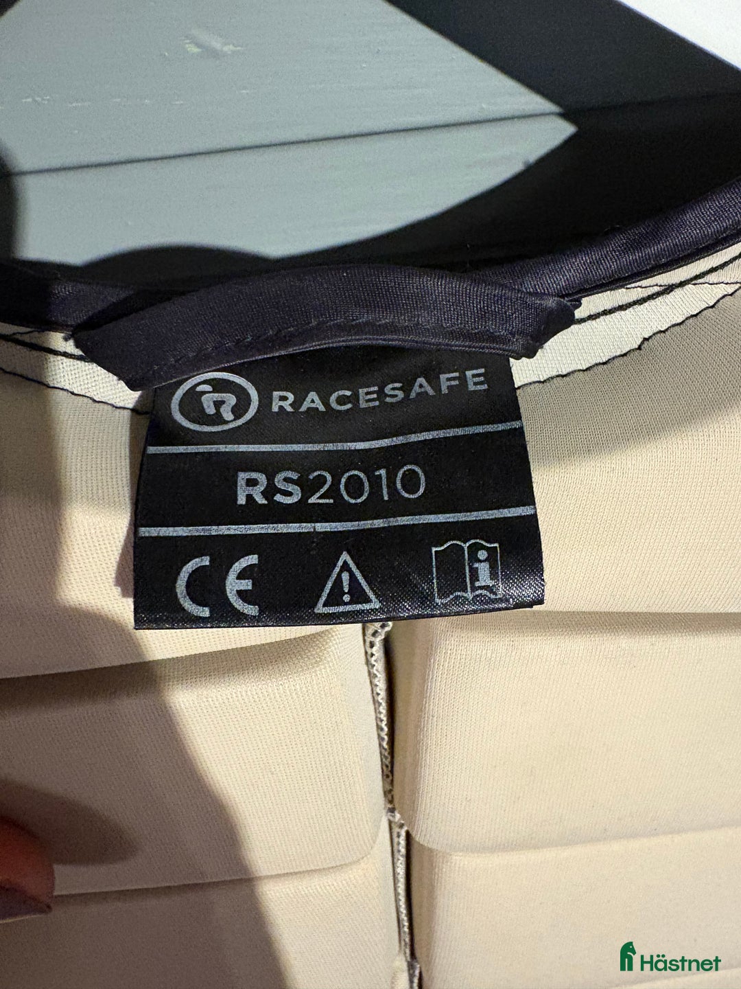 Säkerhetsvästar ryttarutrustning till salu: Racesafe Adult M  i Löberöd - Annons 5