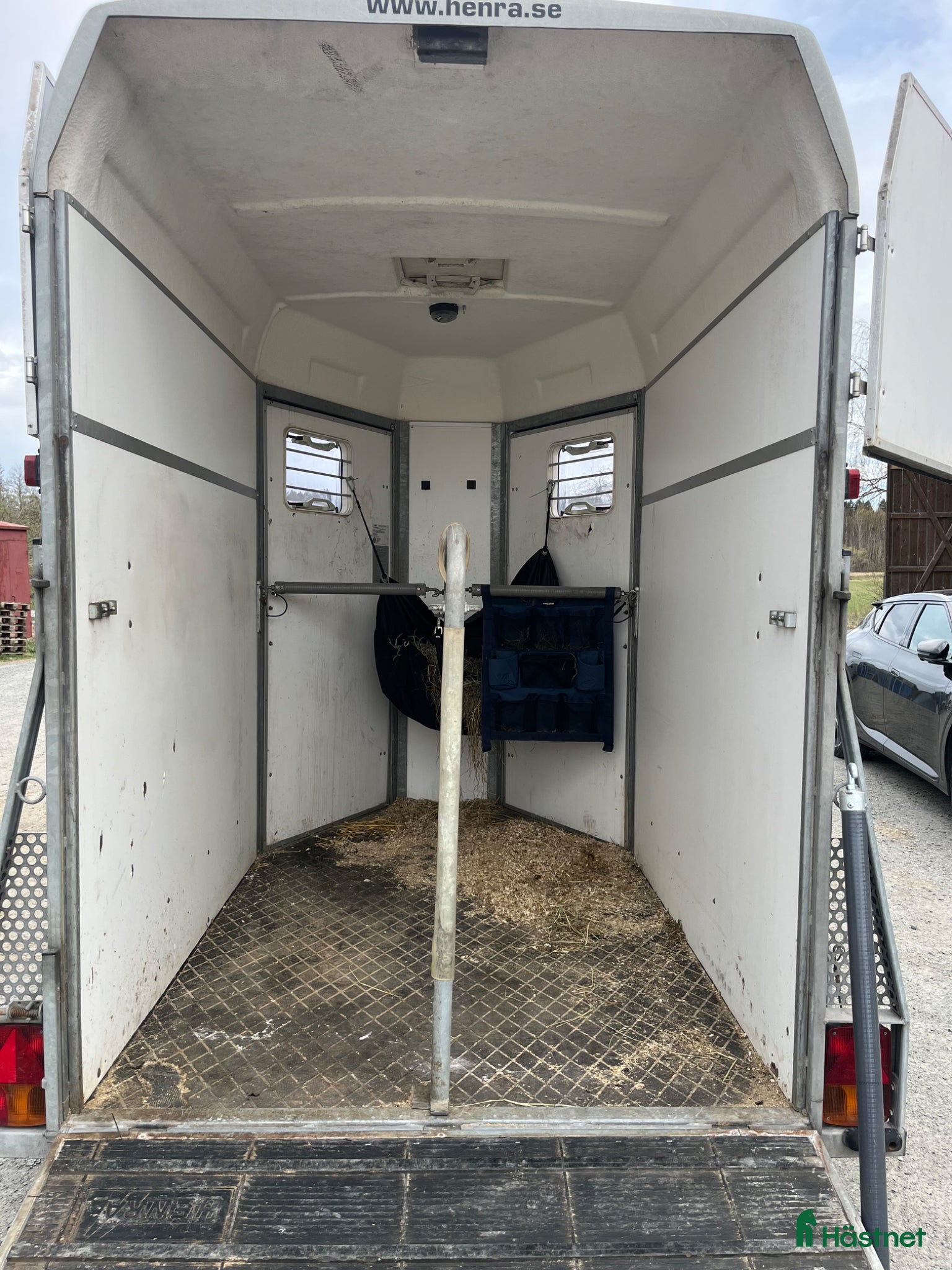 Hästtransporter  fordon & transport till salu: Mycket praktisk transport - Annons 5