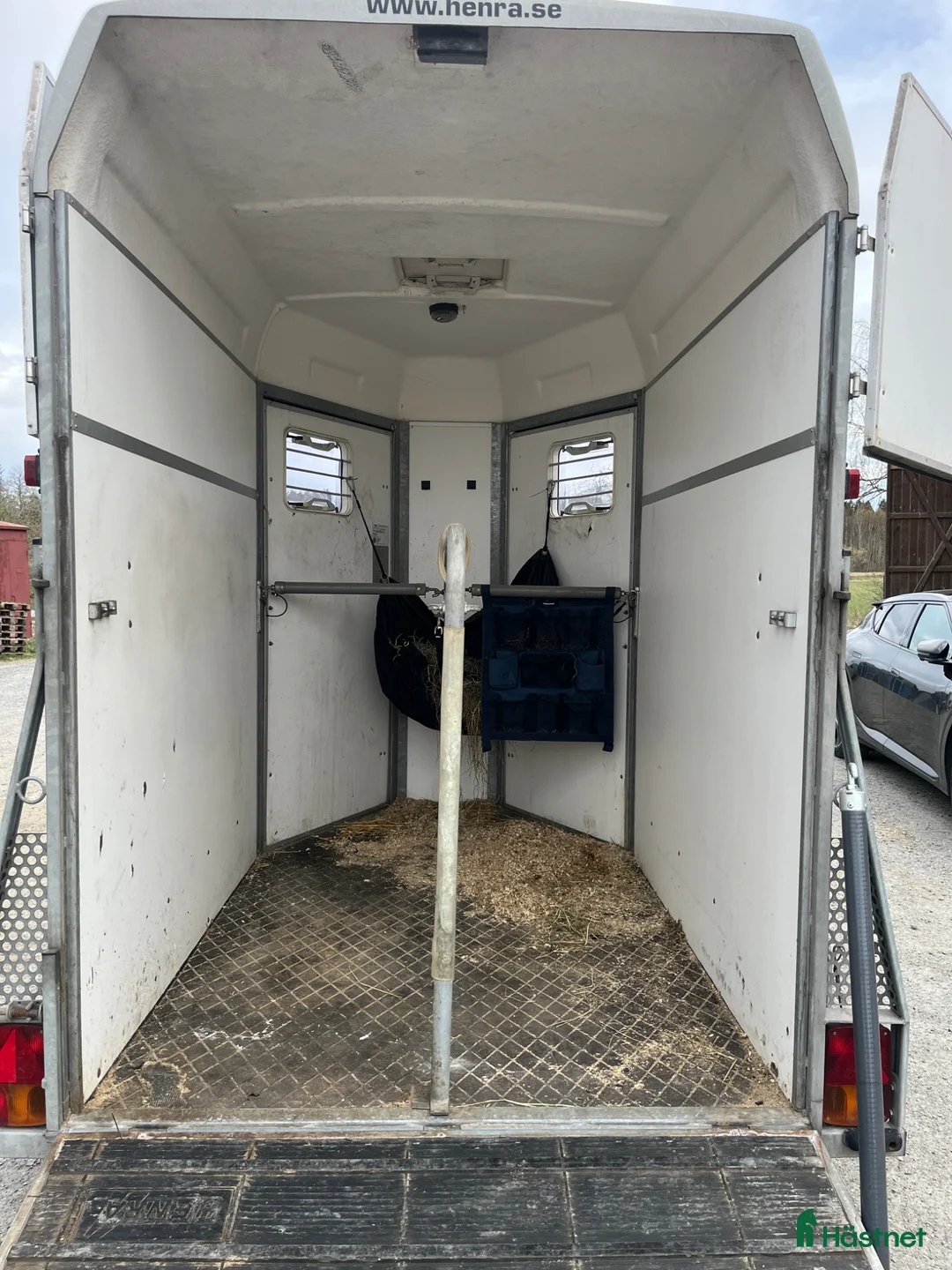 Hästtransporter  fordon & transport till salu: Mycket praktisk transport - Annons 1