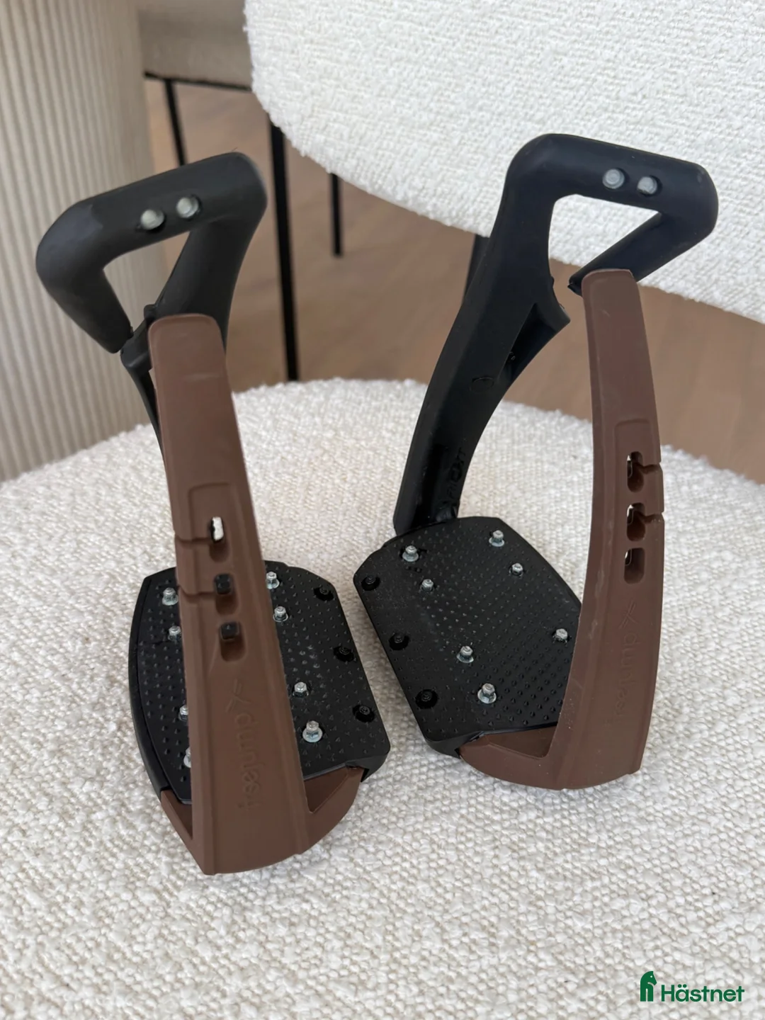 Stigbyglar hästutrustning till salu: Perfekt skick Freejump stigbyglar soft up PRO+ - Annons 2