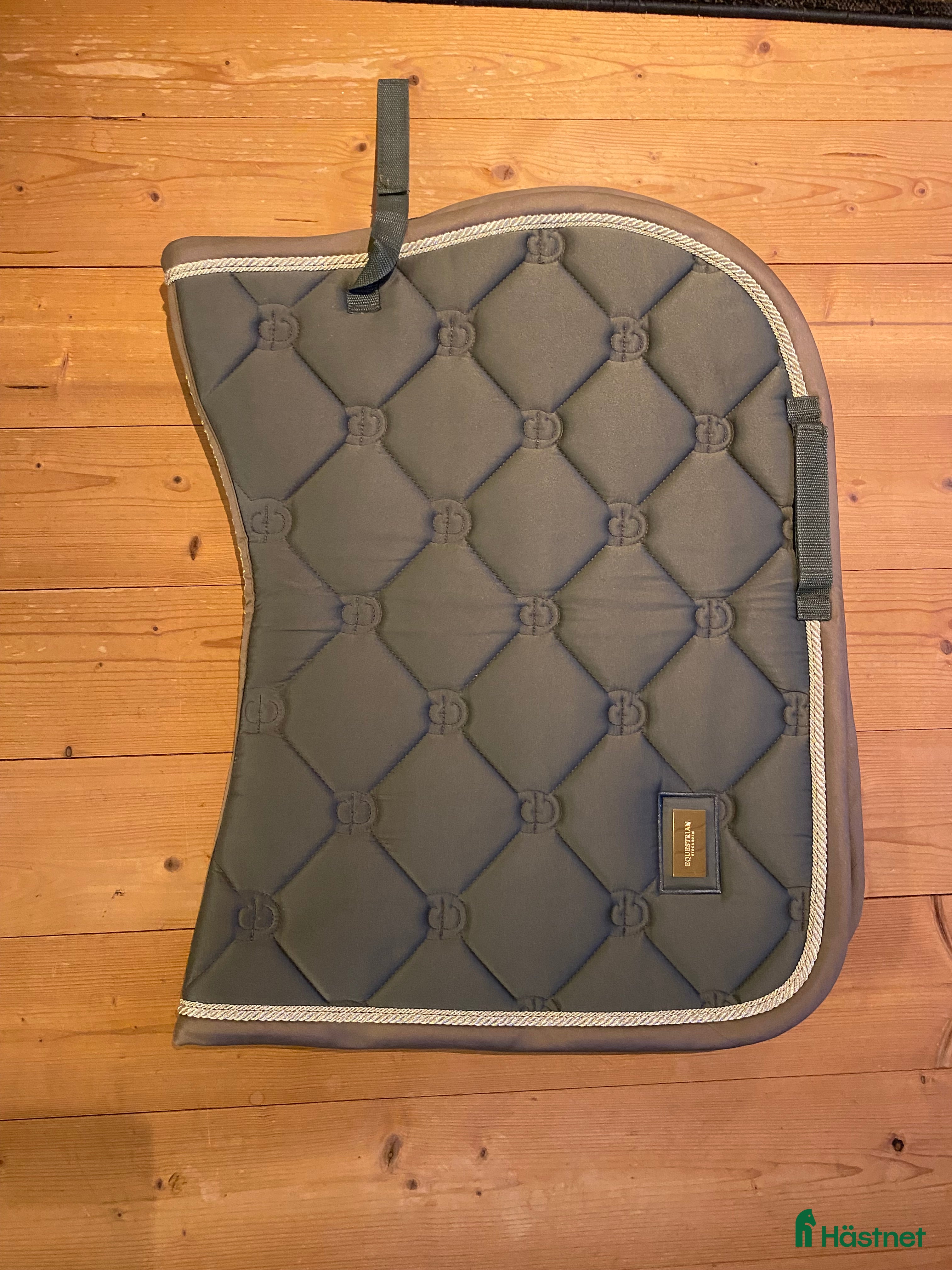 Schabrak & Vojlockar hästutrustning till salu: ES schabrak i mycket fint skick  i Sala - Annons 6