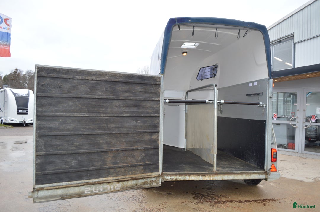 Hästtransporter  fordon & transport till salu: Sirius S75 Alu 2016 Sadelkammare 1500kg totalvikt i Kvicksund - Annons 3