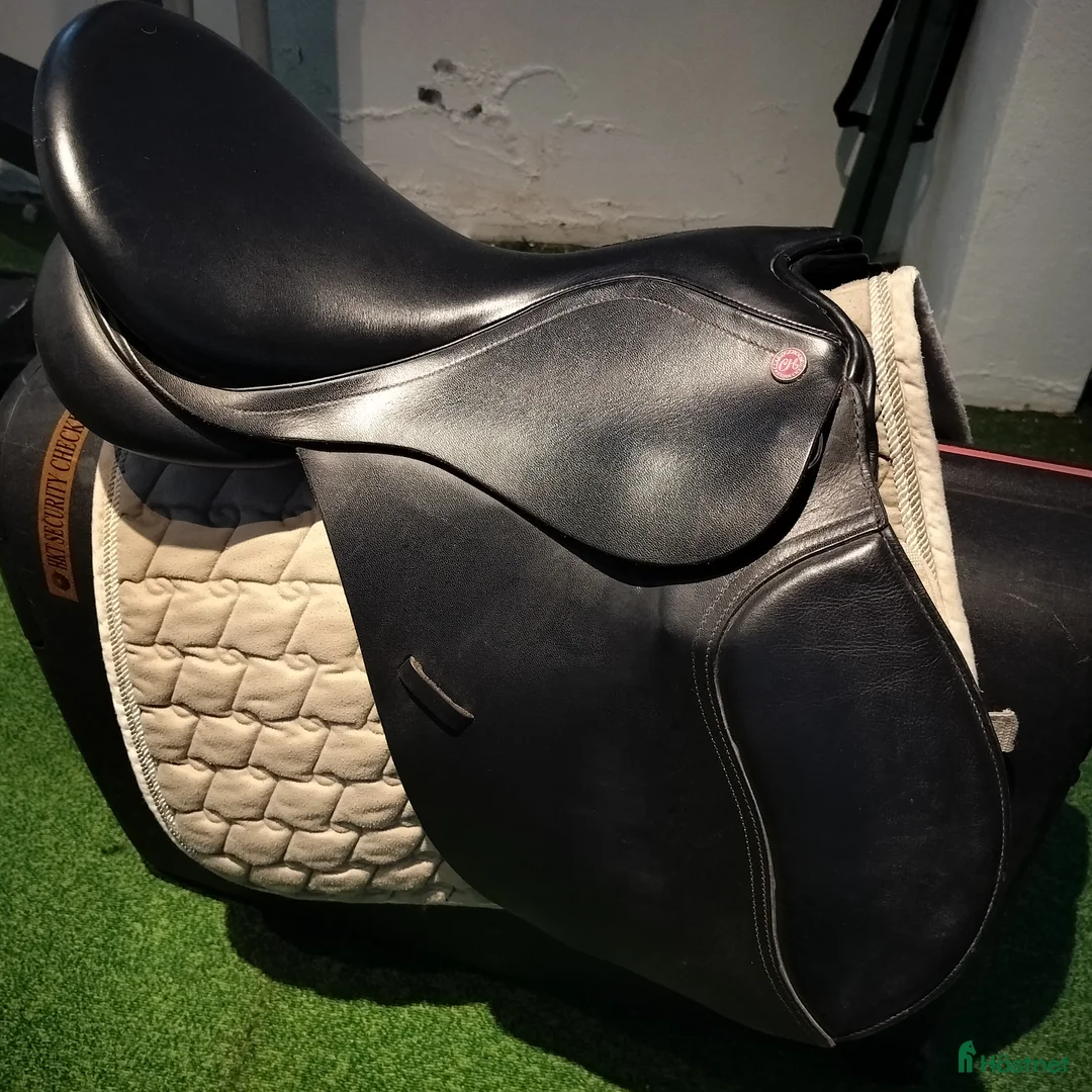 Sadlar hästutrustning till salu: Claridge allroundsadel xxwide i Länghem - Annons 1