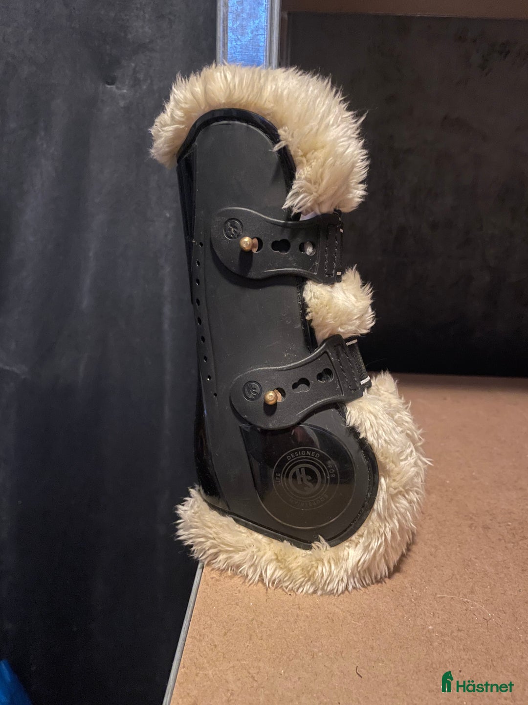 Benskydd hästutrustning till salu: Fluff senskydd! i Gävle - Annons 1