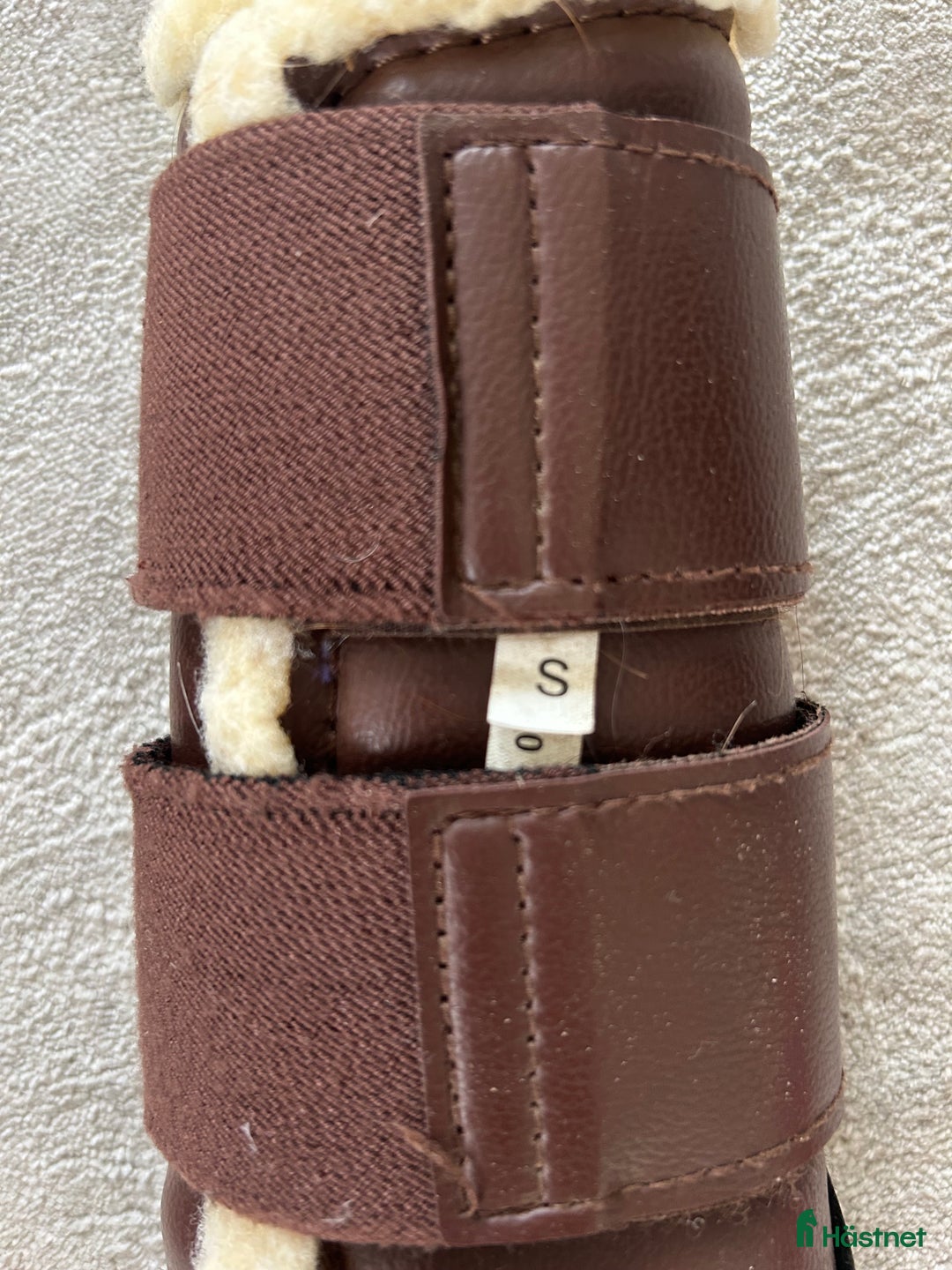 Benskydd hästutrustning till salu: Fluffiga Benskydd  i Nynäshamn - Annons 3