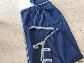 Täcken hästutrustning till salu: Bucastäcke i Skultuna - Annons 4