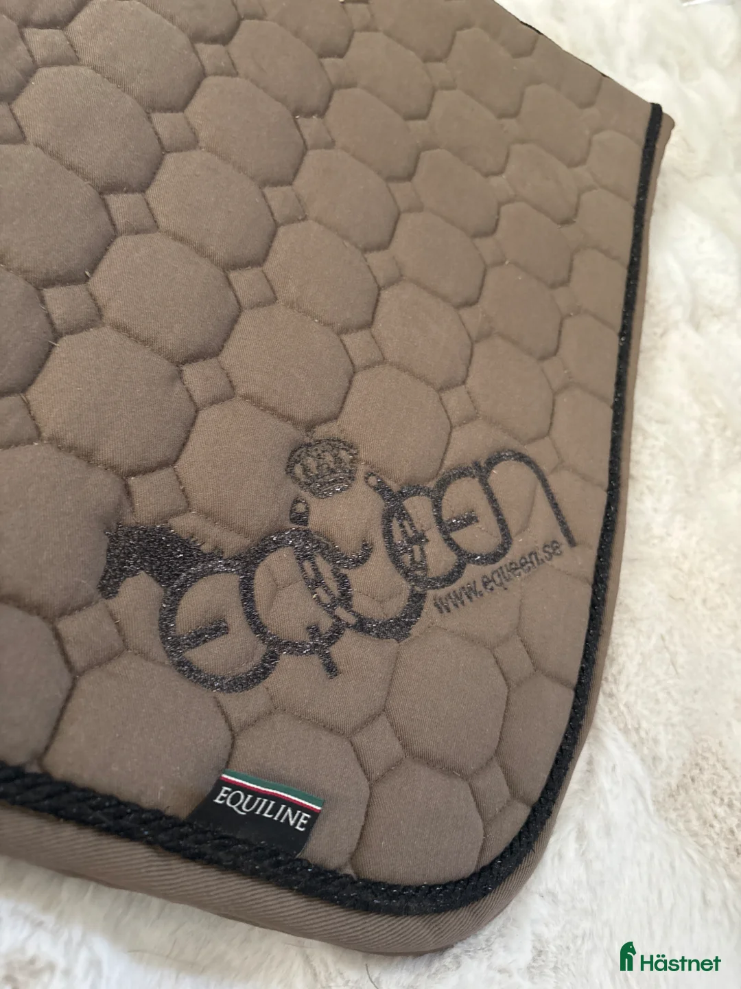 Schabrak & Vojlockar hästutrustning till salu: Fint equiline schabrak🌸 - Annons 1