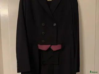 Jackor & Kavajer ryttarutrustning till salu: Equiline frack med rosa detaljer - Annons 3