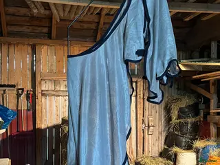 Täcken hästutrustning till salu: Flugridtäcke i Skellefteå - Annons 1