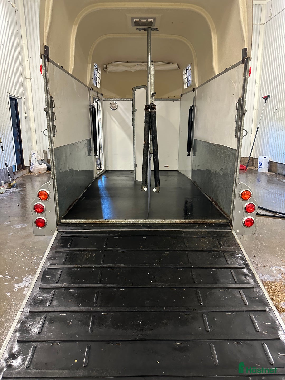 Hästtransporter  fordon & transport till salu: Thule Excellent årsmodell 2007 i Alunda - Annons 2