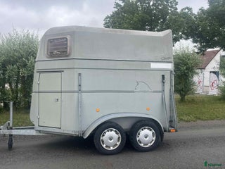 Hästtransporter fordon & transport till salu: Fin hästtransport i glasfiber med sadelkammare i Löderup - Annons 4