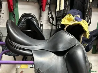Sadlar hästutrustning till salu: Equipe dressyrsadel i Munkedal - Annons 3