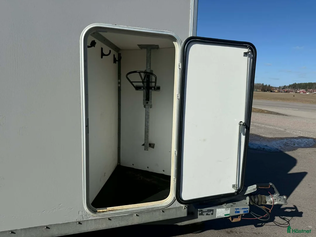 Hästtransporter  fordon & transport till salu: Royal XT med glasfiberkomplsit golv!  - Annons 8
